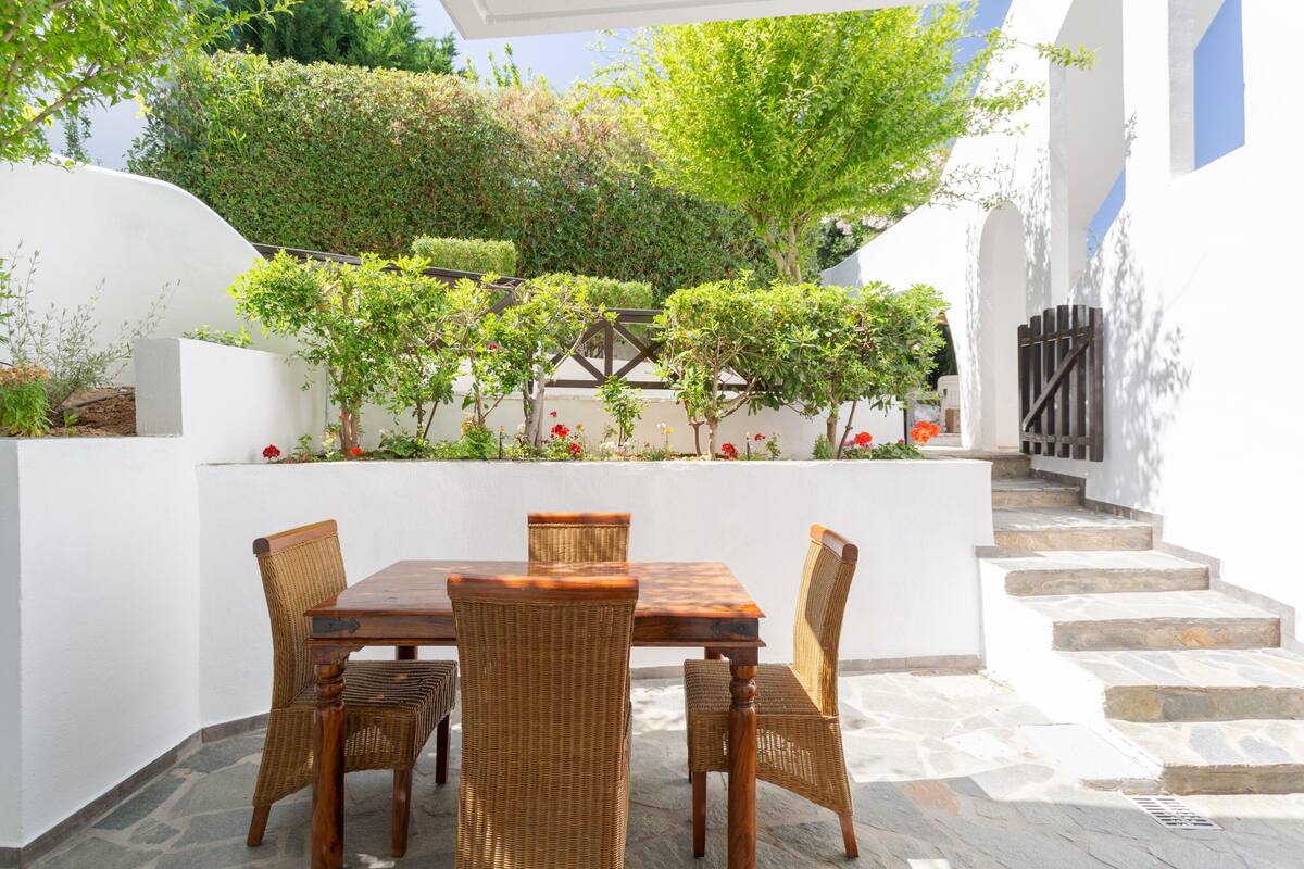 Athena's House Sounio | 2 bedrooms, in-room safe, desk, soundproofing