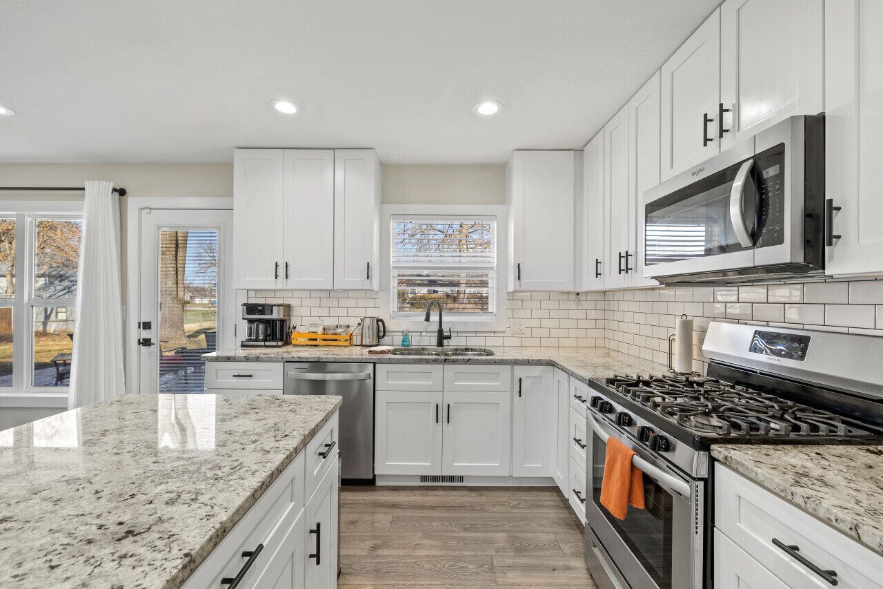 雪櫃、微波爐、焗爐、爐具