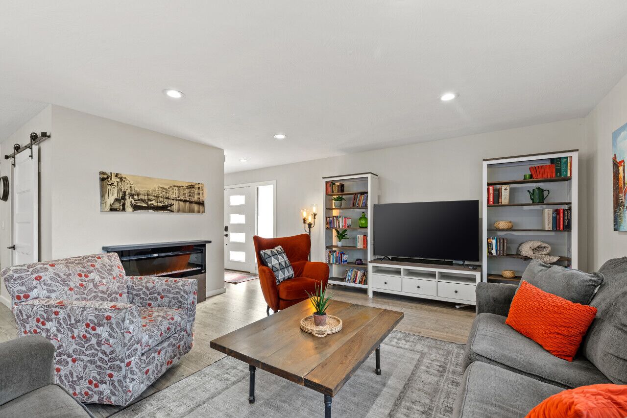 Smart TV, fireplace