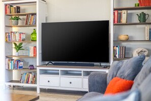 Smart TV y chimenea