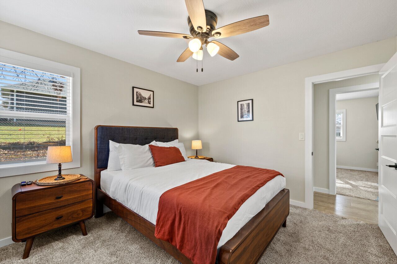 3 bedrooms, desk, iron/ironing board, travel cot