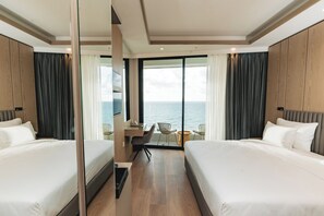 Honeymoon Studio Suite | Pillow-top beds, minibar, in-room safe, desk - ALMERA  (Bat Yam)