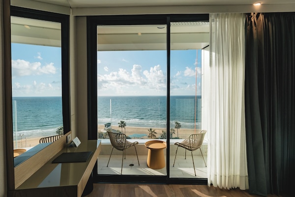 Deluxe Room | 1 bedroom, pillow-top beds, minibar, in-room safe