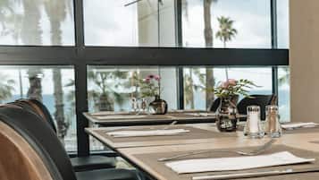 Päivittäinen buffetaamiainen (75 ILS per henkilö)