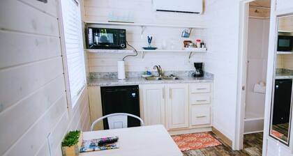 Beach-view Studio Cabin - Private Porch - #10