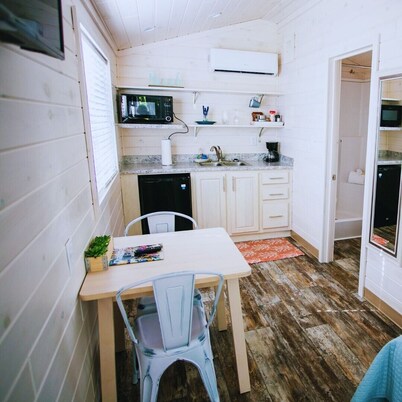 Beach-view Studio Cabin - Private Porch - #10
