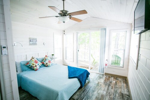 Beach-view Studio Cabin - Private Porch - #10