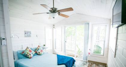 Beach-view Studio Cabin - Private Porch - #10