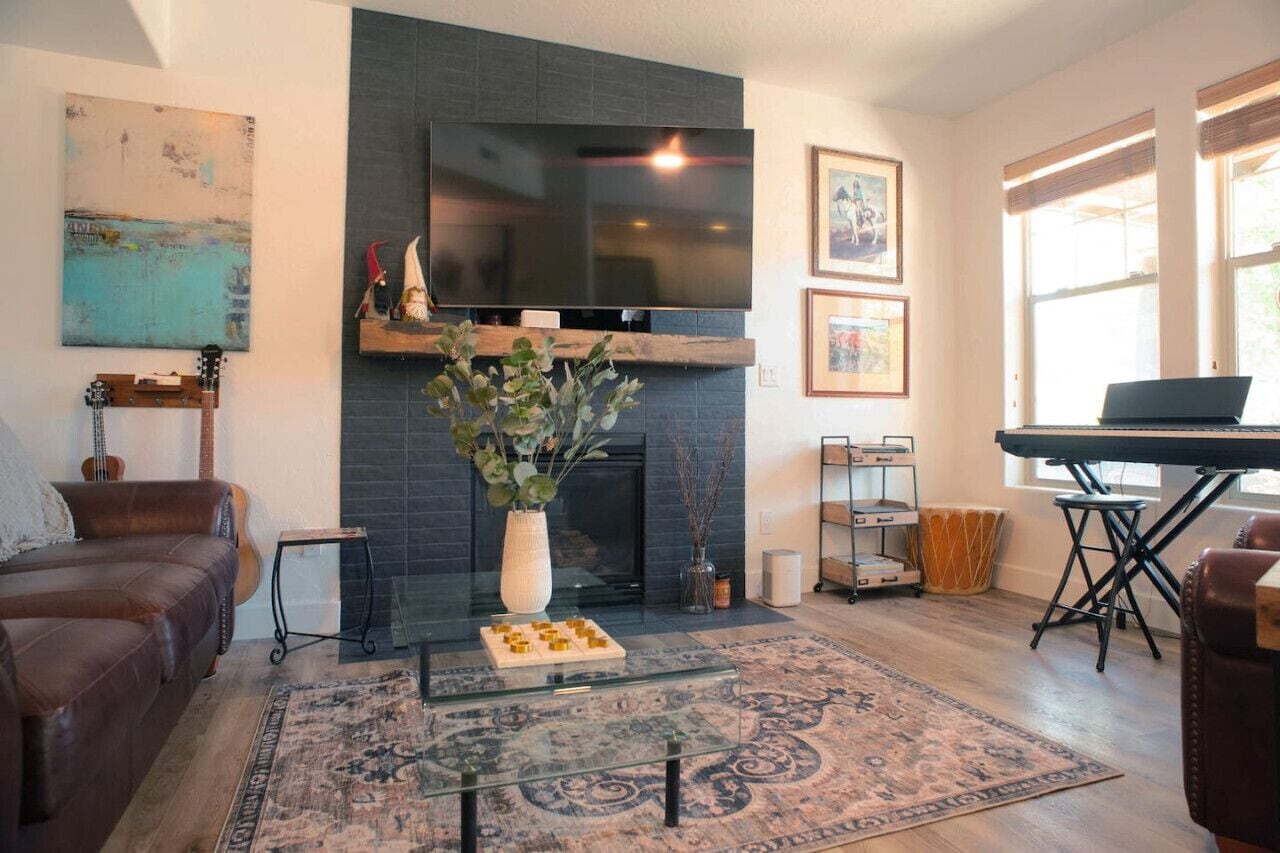 TV, fireplace