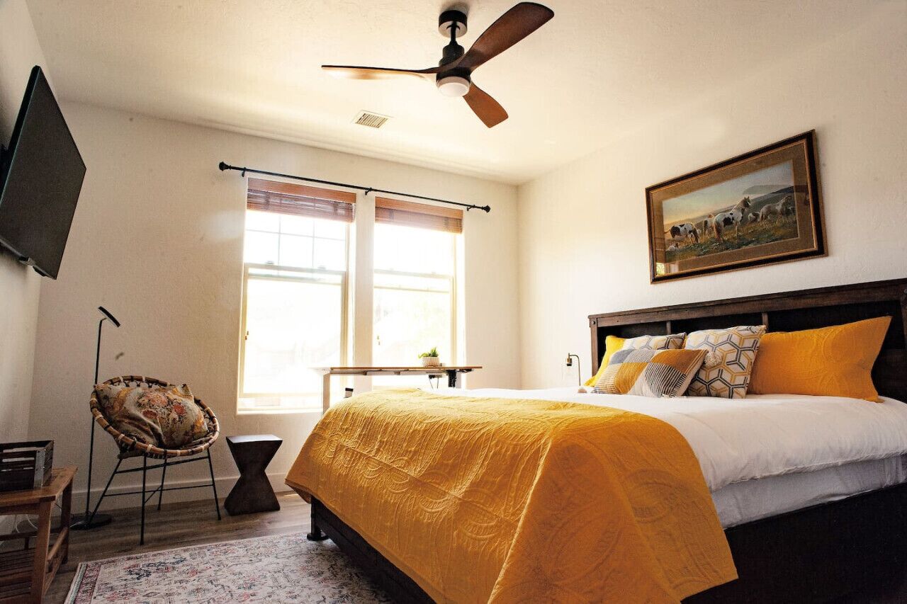 2 bedrooms, desk, iron/ironing board, WiFi