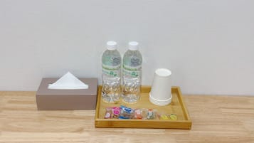 1 bedroom, individually decorated, desk, laptop workspace