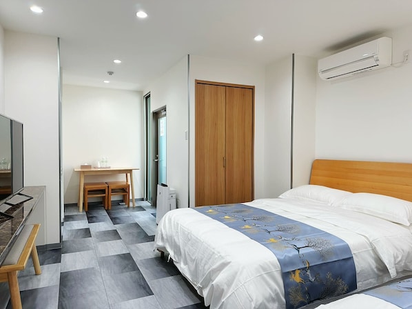 Family Apartment | 1 bedroom, individually decorated, desk, laptop workspace - Izumisano Home (Izumisano)