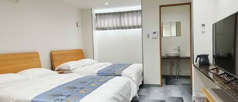 패밀리 아파트 | 1 개의 침실, 각각 다른 스타일의 인테리어, 책상, 노트북 작업 공간