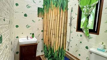 Traditional Cabin | Bathroom