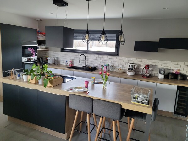 Private kitchen - Villa t4 Avec Piscine a Louer du Samedi 3 au Samedi 17 Aout 2024 (Aumelas)