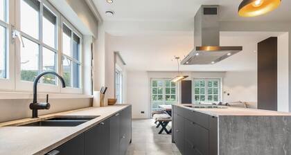 Villa Amelie -- Modern Villa @ the Beach w. Garden