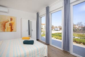 4 chambres, fer et planche à repasser, Wi-Fi, draps fournis