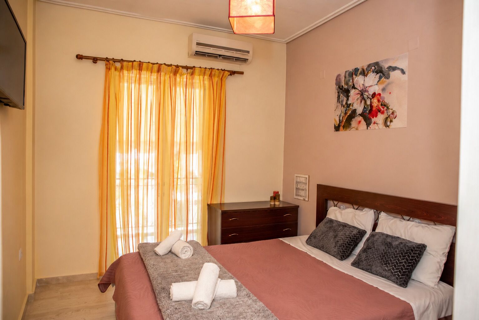 2 bedrooms, iron/ironing board, free WiFi