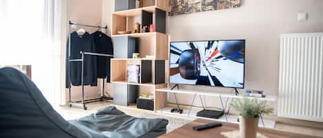 Area soggiorno | Smart TV, videogiochi, libri