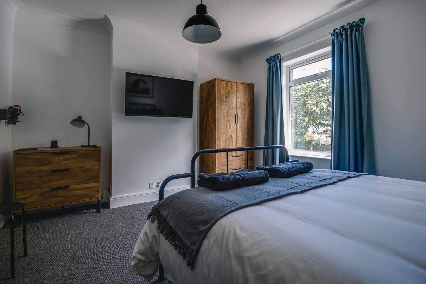 3 chambres, fer et planche à repasser, Wi-Fi, draps fournis