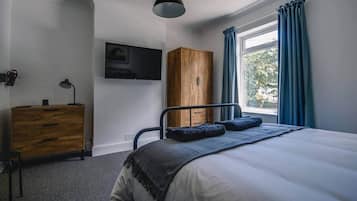 3 chambres, fer et planche à repasser, Wi-Fi, draps fournis