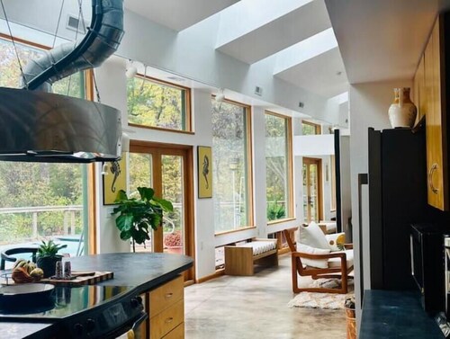 Willow Creek: Mid-Century Oasis