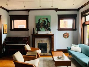 Smart TV, fireplace