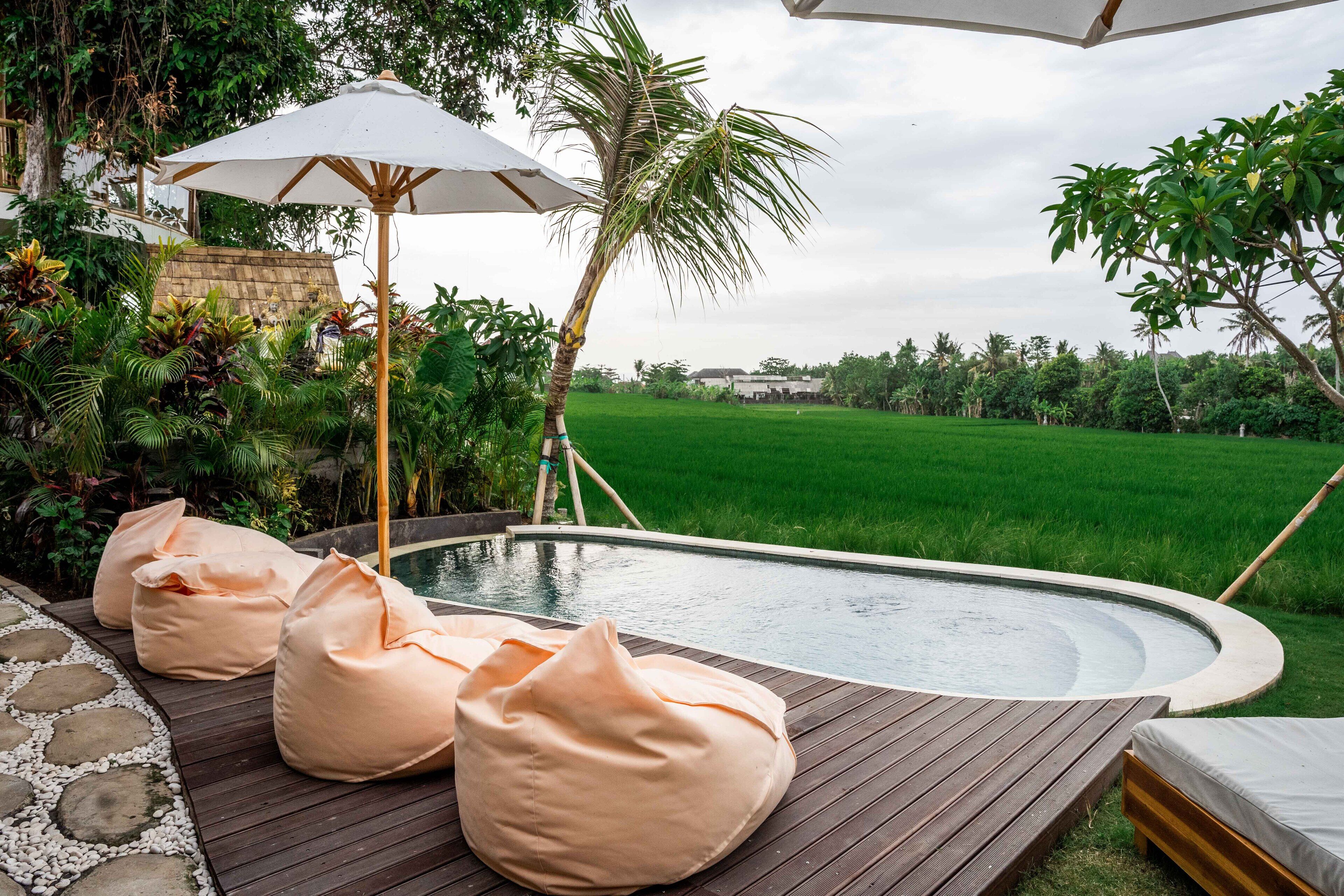 2 outdoor pools