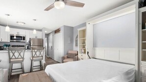 1 slaapkamer, een strijkplank/strijkijzer, gratis wifi, beddengoed