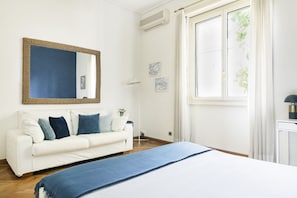 2 bedrooms, WiFi, bed sheets - Easylife - Bright and spacious residence in the center of Milan (Milan)
