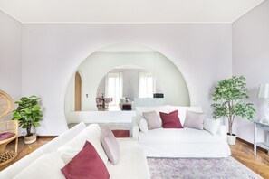 TV - Easylife - Bright and spacious residence in the center of Milan (Milan)