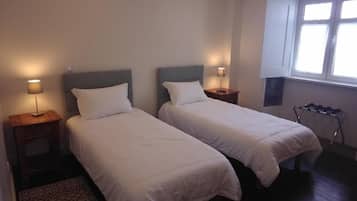 4 bedrooms, hypo-allergenic bedding, iron/ironing board, free WiFi