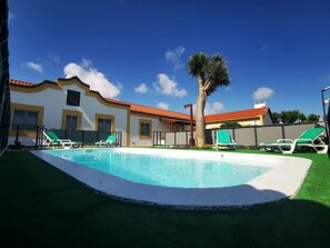 Outdoor pool, sun loungers - Quinta São José da Relva (Ponta Delgada)