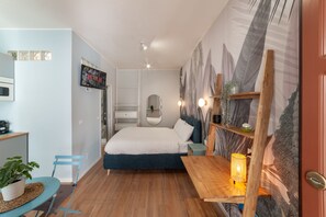 1 chambre, coffre-fort, bureau, fer et planche à repasser