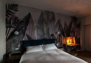 1 chambre, coffre-fort, bureau, fer et planche à repasser