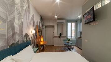 1 Schlafzimmer, Zimmersafe, Schreibtisch, Bügeleisen/Bügelbrett