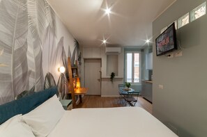 1 bedroom, in-room safe, desk, iron/ironing board - Prestige Home - near Sub and Train (Milano)