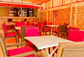 10 Bars/Lounges