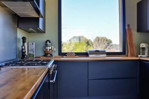 Kühlschrank, Ofen, Herdplatte, Geschirrspüler
