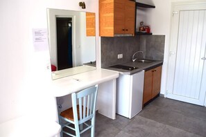 Fridge, coffee/tea maker, cookware/dishes/utensils
