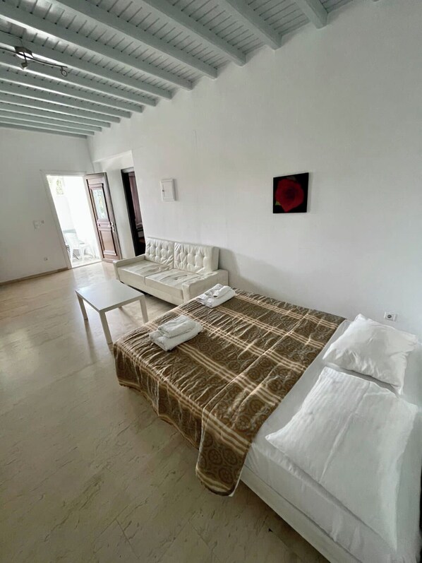 1 bedroom, WiFi, bed sheets