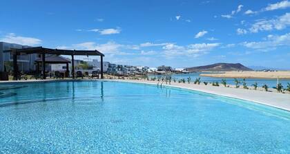 Modern Beachfront Retreat 2 King Suites +