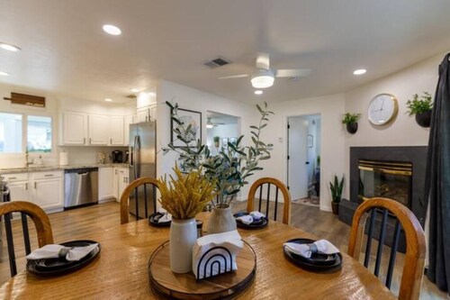 NEW, Stunning Flagstaff Home w/ Deck and Firepit