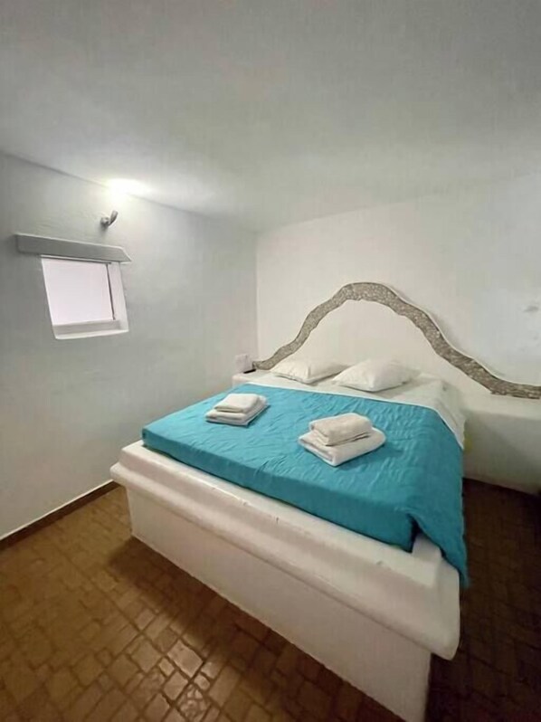 WiFi, bed sheets