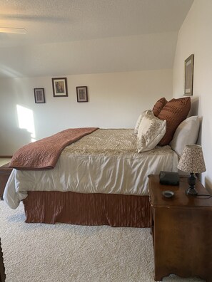 3 quartos, ferros/tábuas de passar roupa, Wi-Fi, roupa de cama