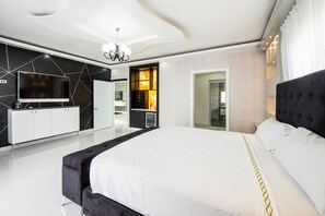 4 habitaciones, tabla de planchar con plancha, wifi y ropa de cama 