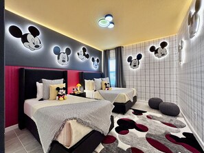 9 chambres, fer et planche à repasser, lit parapluie, Wi-Fi gratuit