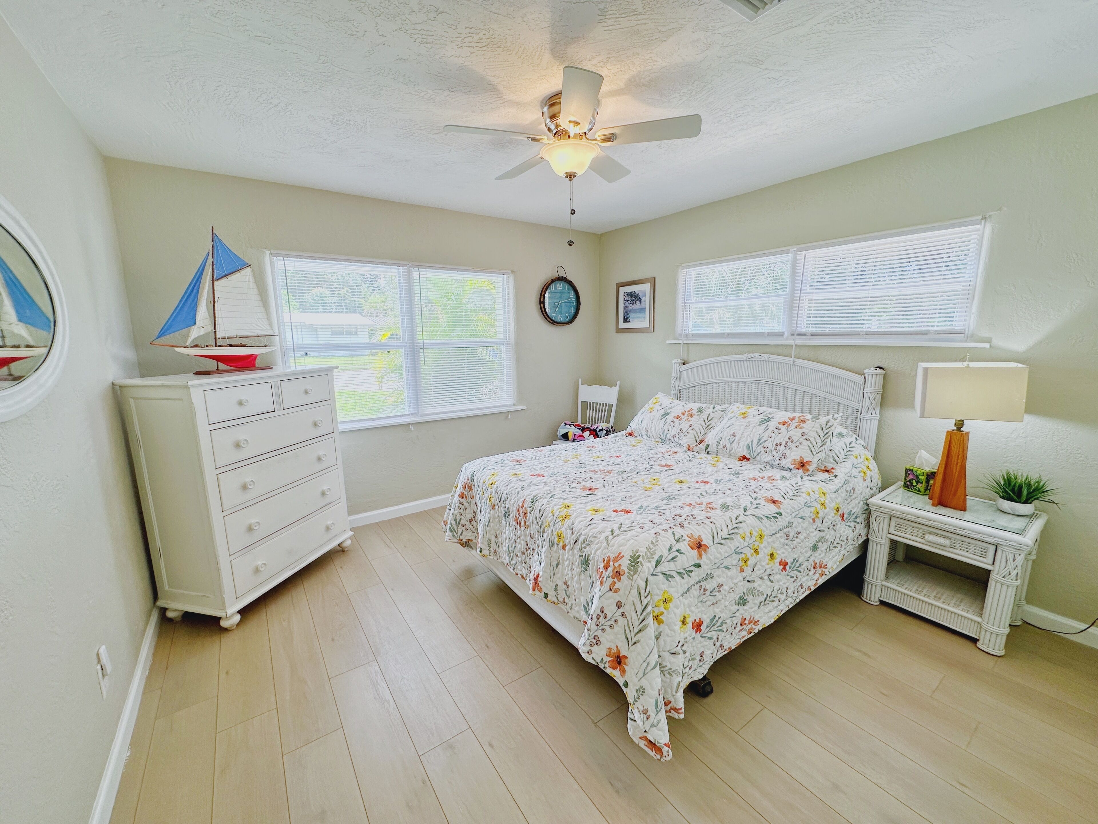 3 quartos, escrivaninha, Wi-Fi de cortesia, roupa de cama