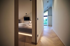 Grand-Apartment, Balkon, Bergblick | Wohnbereich | 55-Zoll-Smart-TV mit Kabelempfang, Netflix, Fußbodenheizung