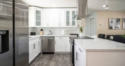 Private Heated SaltWater Pool & Hot Tub 3-Bdrm Home in Harbor Bluffs Paradise